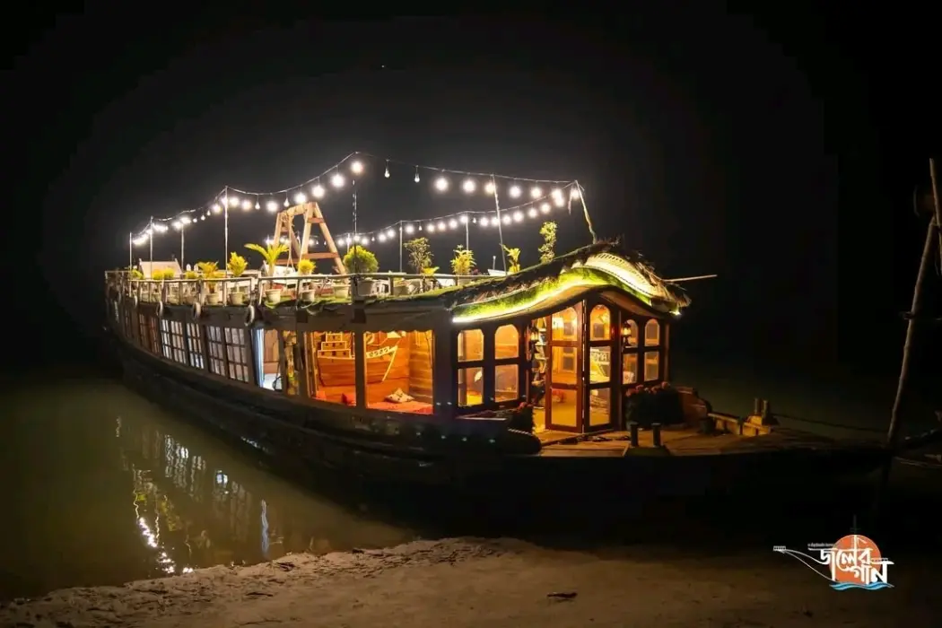 Joler Gaan Houseboat